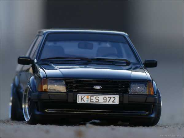 1:18 Ford Escort XR3i Black Edition Diecast